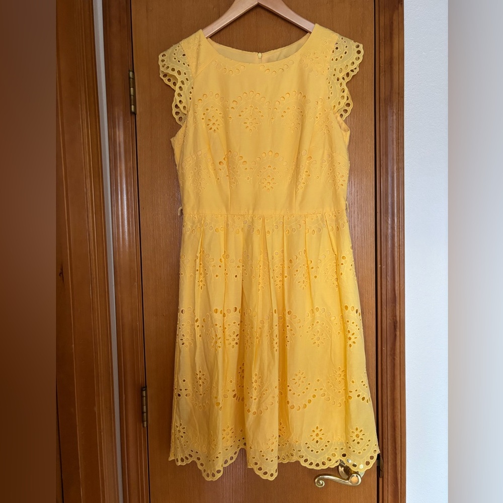 Beautiful Summer Yellow Eyelet Dress, Size 10, Cotton.